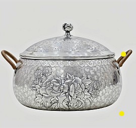 Exquisite ornate precious metal serving pot £15 000 Order number 854